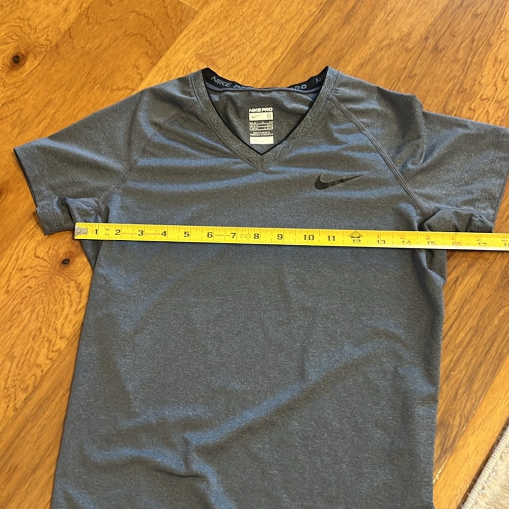 Nike pro‎ tshirt - Picture 4 of 9